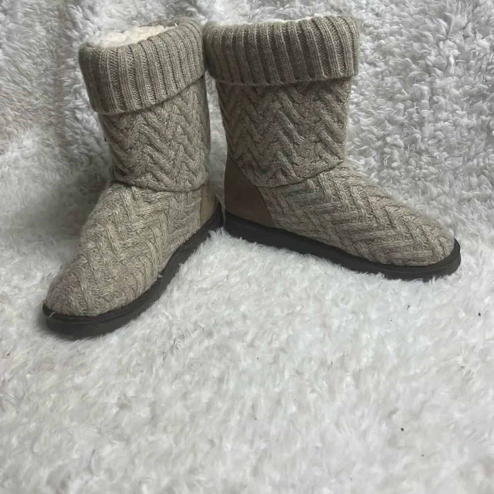Mukluks beige and gray knit boots brown faux suede trim faux fur lining …